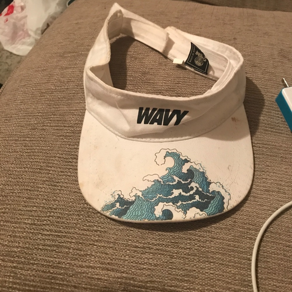 Wavy visor cap