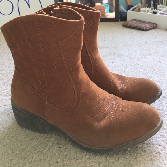 Country booties - Picture 1 of 3