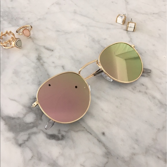 Just restocked! "Rhiannon" Retro Pink Sunglasses💕 - Picture 5 of 6