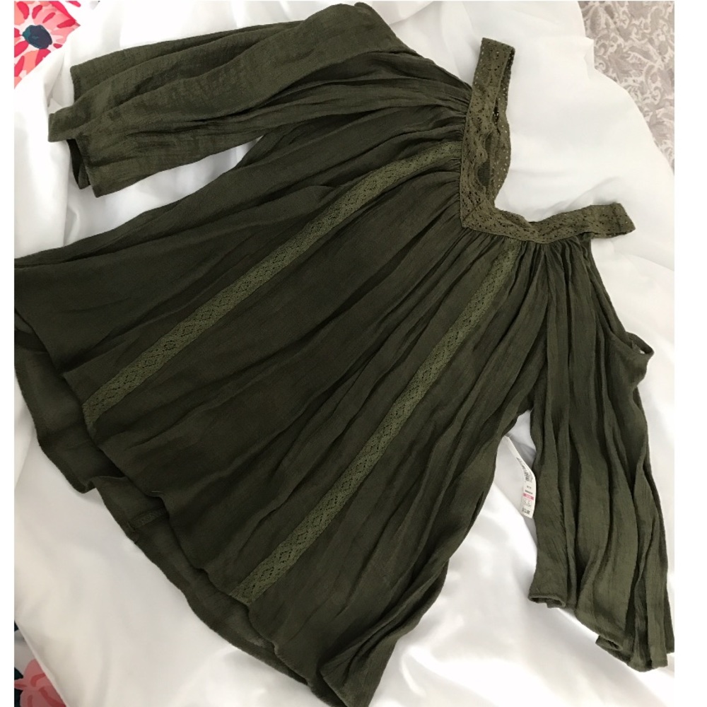 ❌SOLD❌Brand New Olive Off the Shoulder Top
