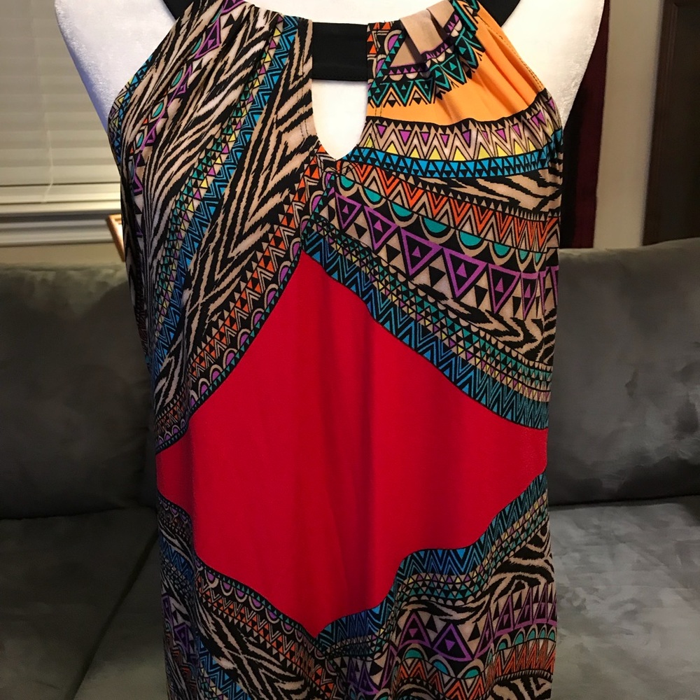 Cute sleeveless keyhole dress
