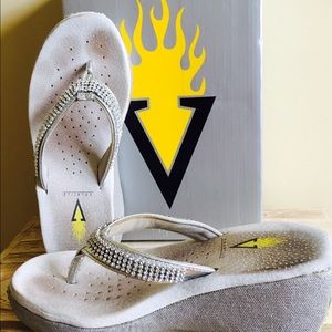 Volatile sandal