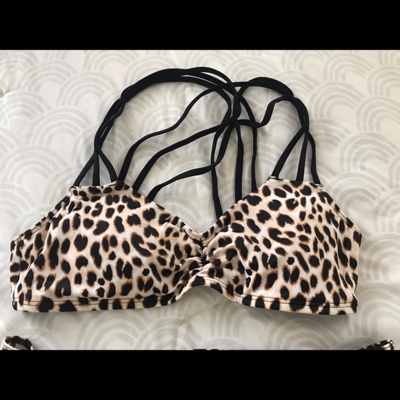 Pink bikini - Picture 3 of 4