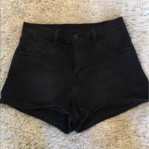 SUBMIT ANY OFFER Levi's all black short shorts