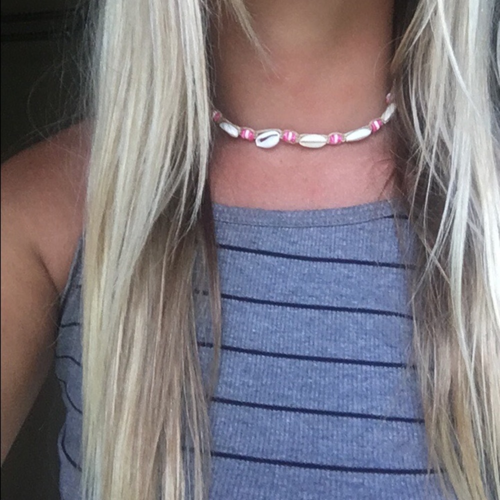 Beachy shell choker necklace