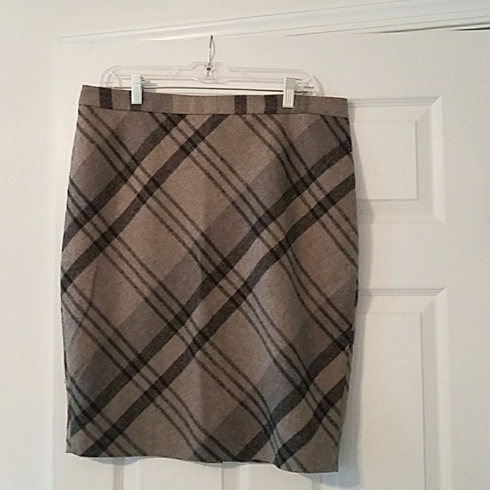 Limited wool skirt