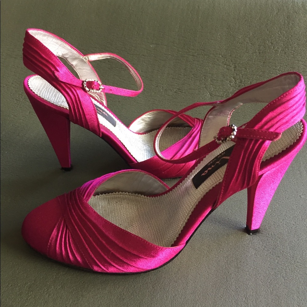 Hot pink Nina heels with shoe bag