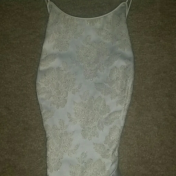 White/cream gown - Picture 3 of 8