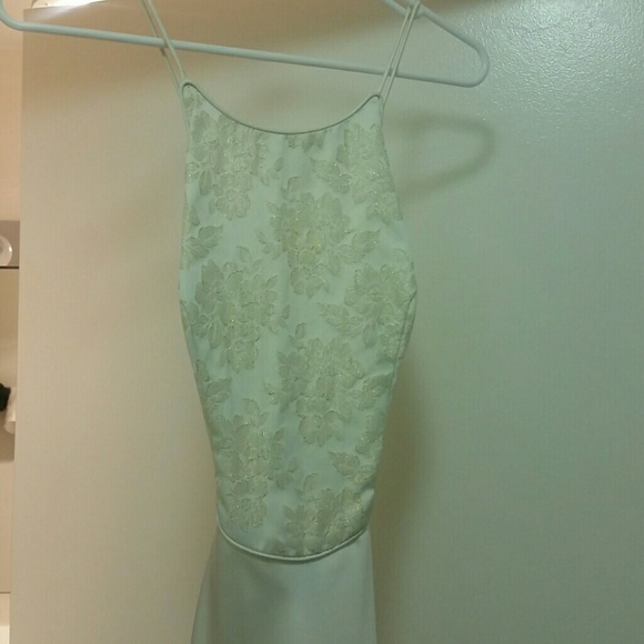 White/cream gown - Picture 4 of 8