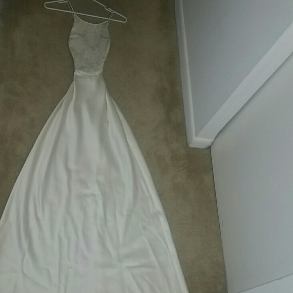 White/cream gown - Picture 5 of 8
