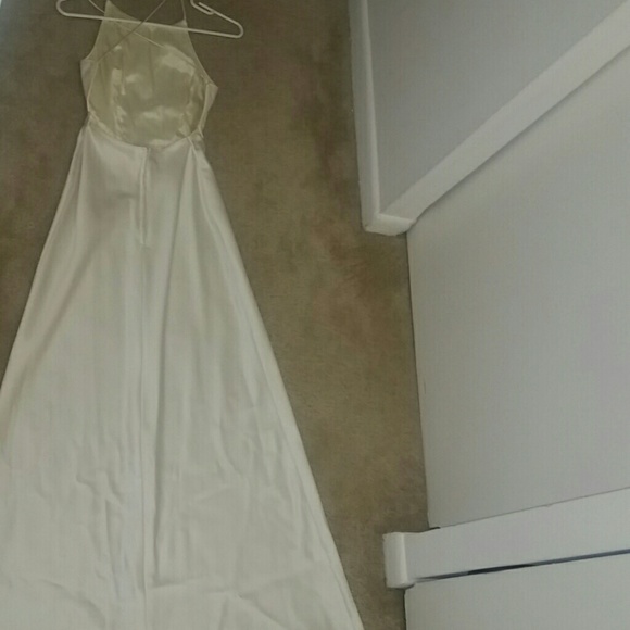 White/cream gown - Picture 6 of 8