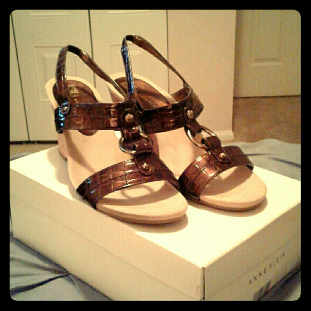 Anne Klein's iFlex Sandal Wedges