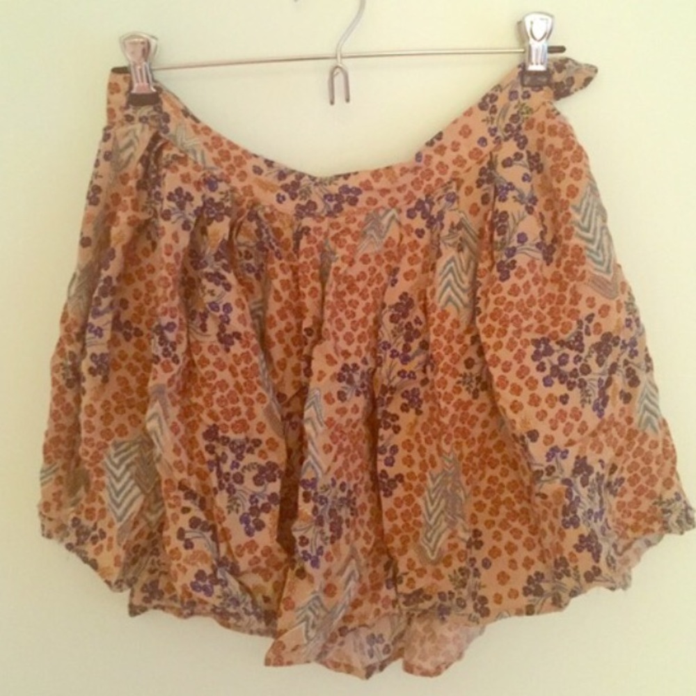 Flowy Patterned Mini Skirt