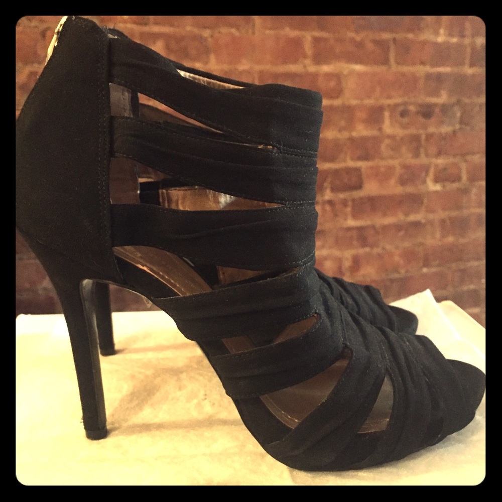 ❗️SALE❗️BCBGeneration strappy heels
