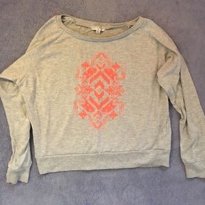 Long sleeve, tribal print, light sweatshirt.