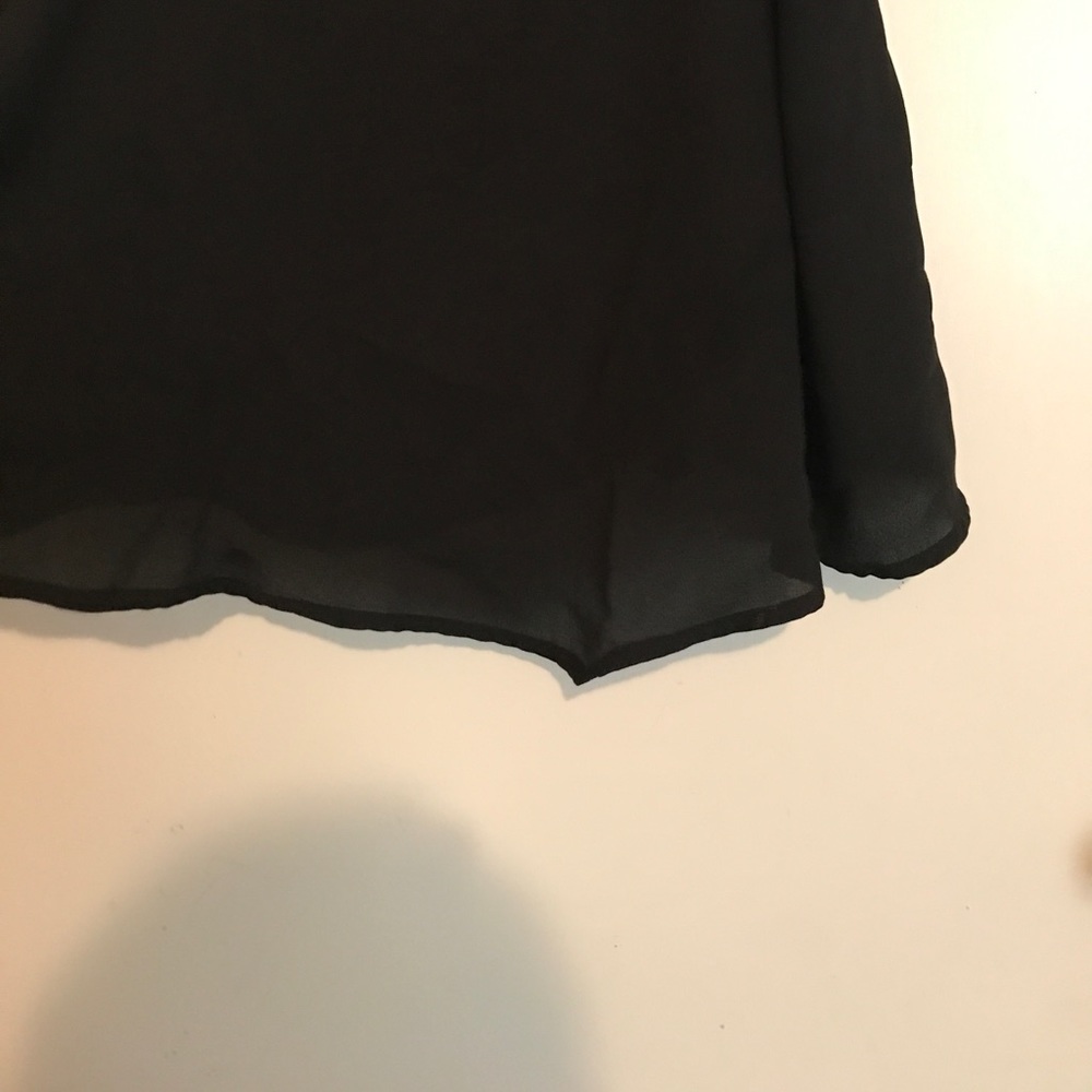 Flowy black top - Picture 2 of 3