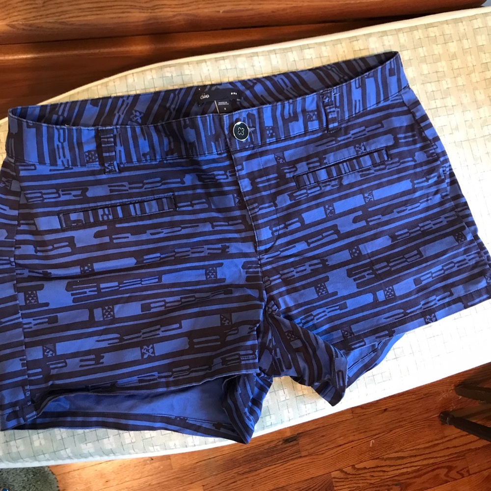 Gap Patterned Short - Picture 2 of 3