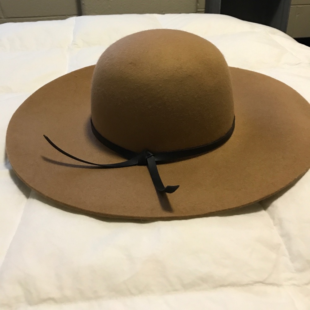 Old Navy Floppy Felt Hat