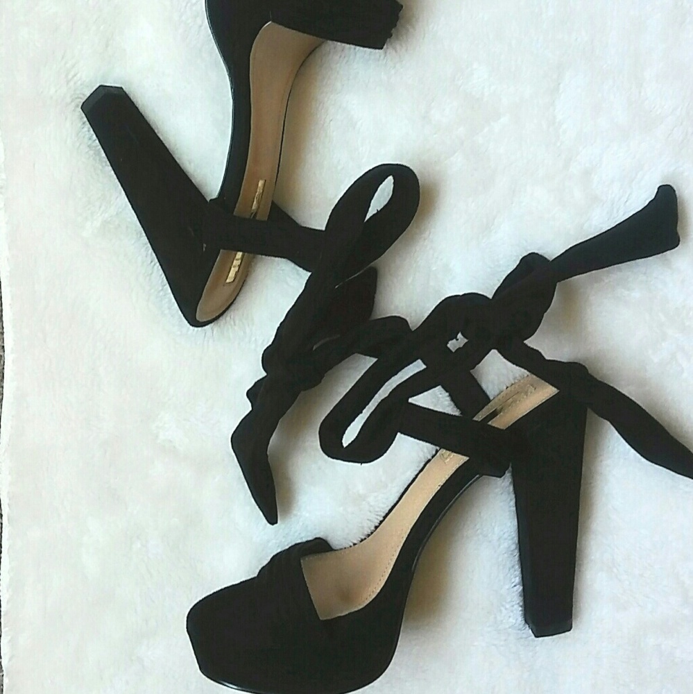 New out of box Liliana cube  heels