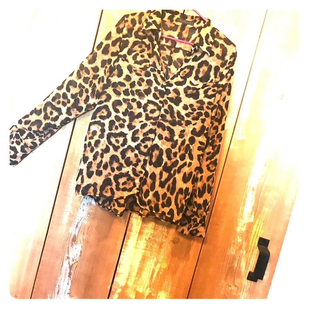 Boutique Cheetah Print Long Sleeve Top!