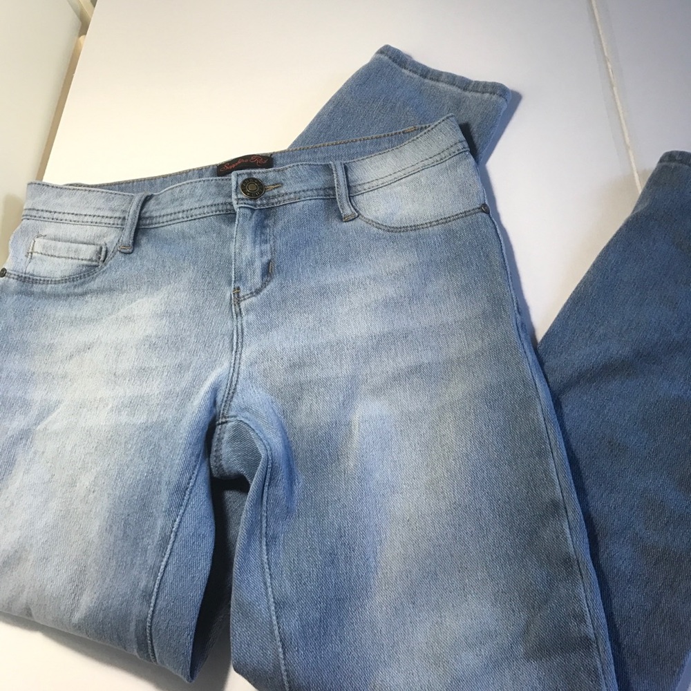 Light wash skinny jeans