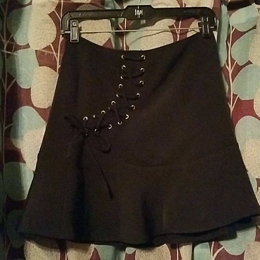 Women's express skirt, never worn.