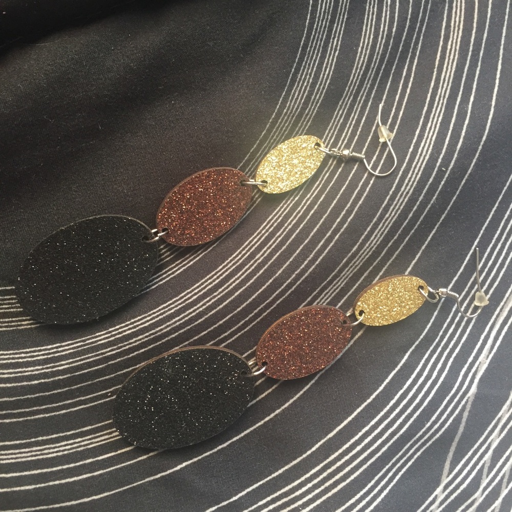 Lightweight Sparkly Oval Earrings