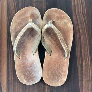 Size 8, NWOT Reef Distressed Brown flip flops