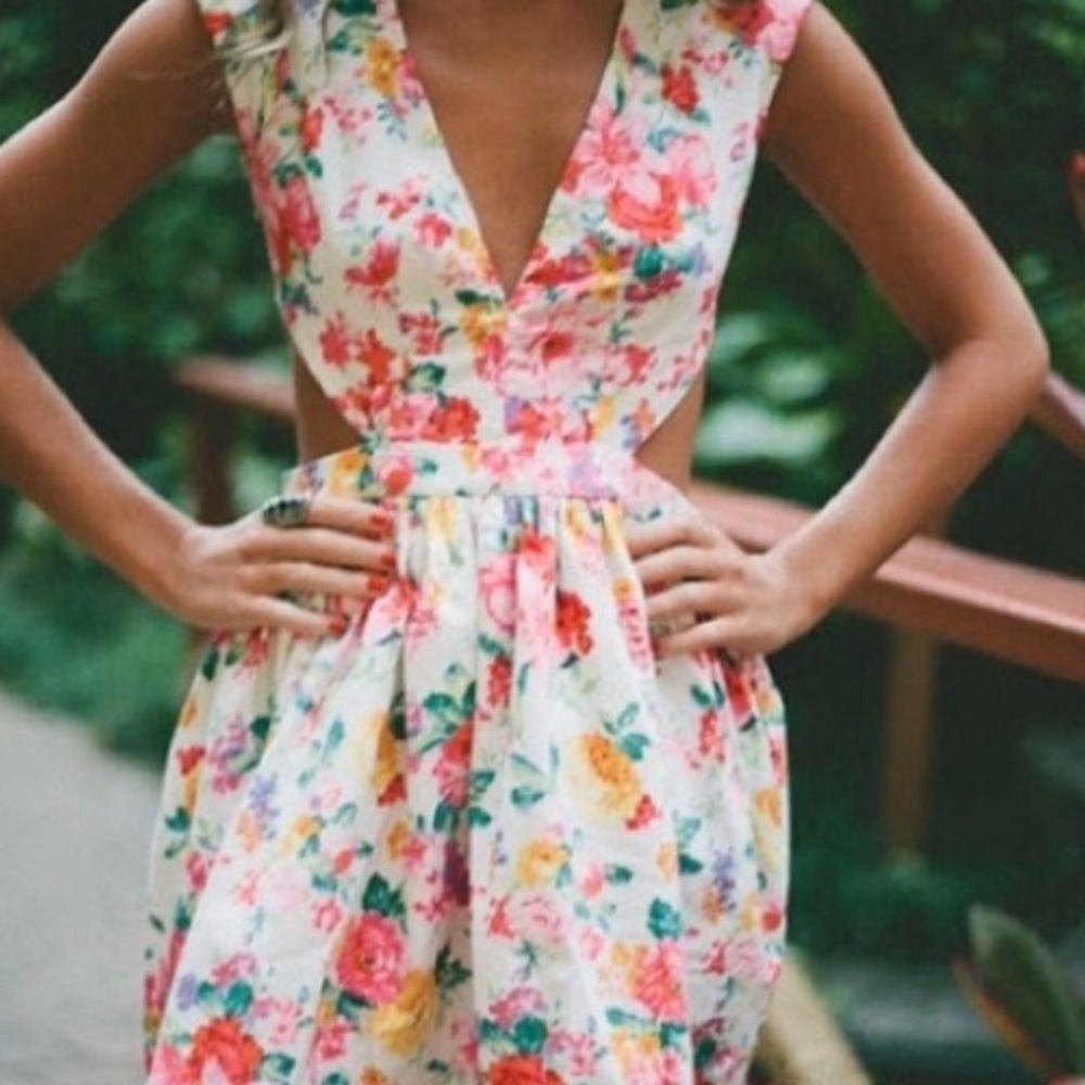 😍Cutout floral dress💐👗
