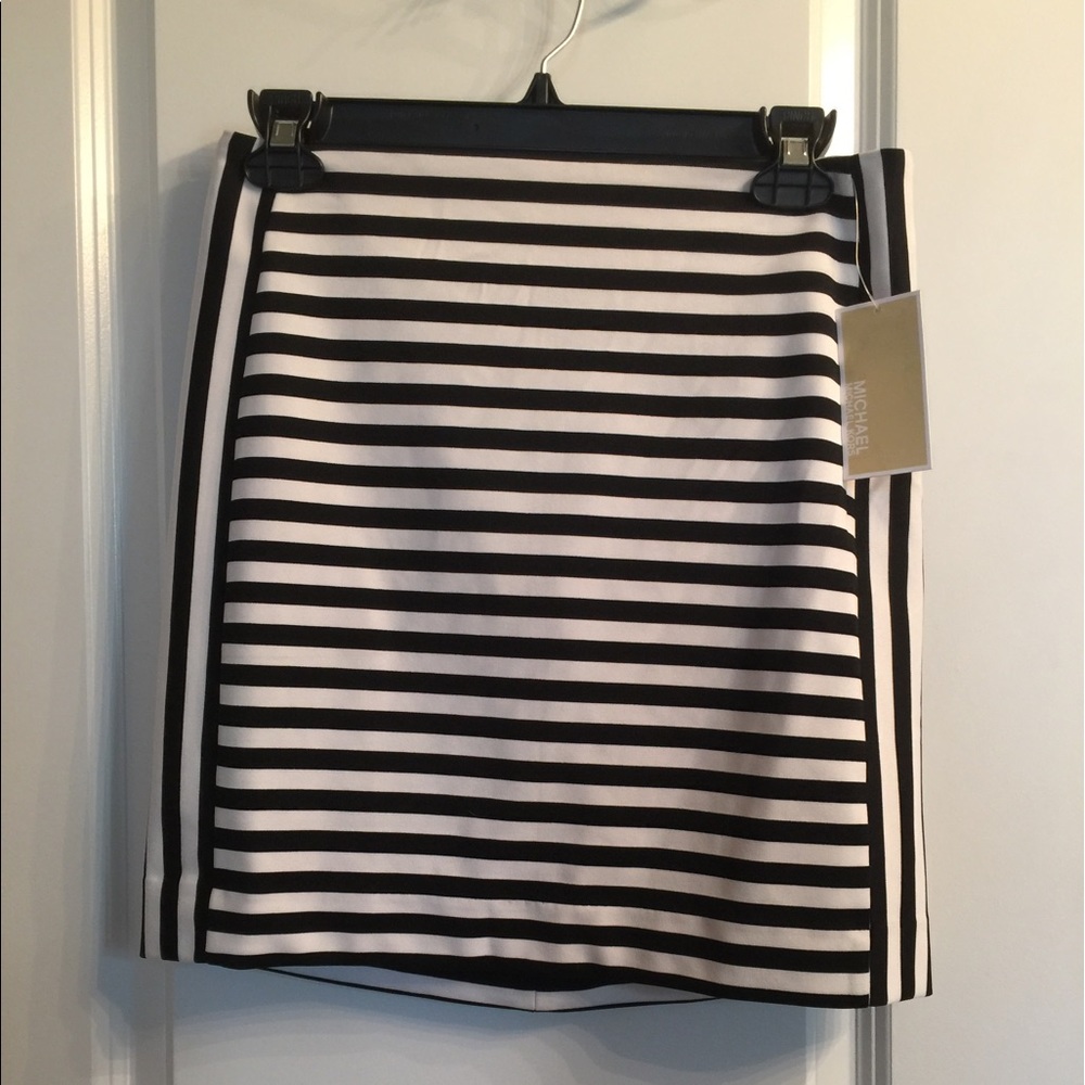 NWT Michael Kors skirt. Size 6.