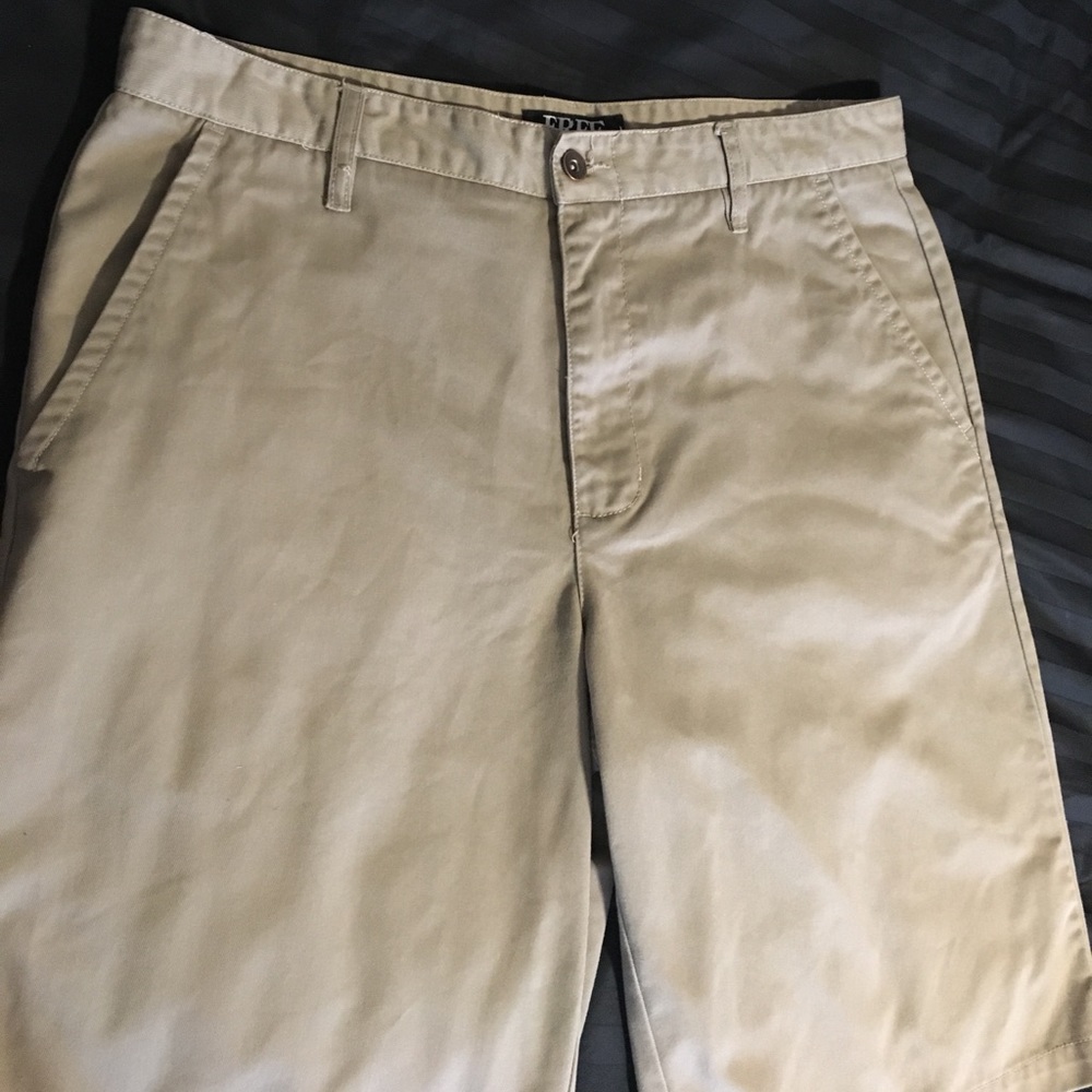 Free World Shorts! Size 34 - great condition