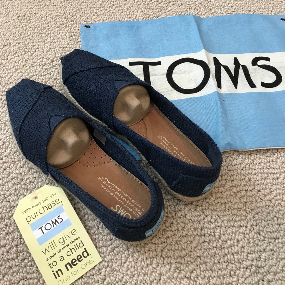 BRAND NEW Navy canvas Toms