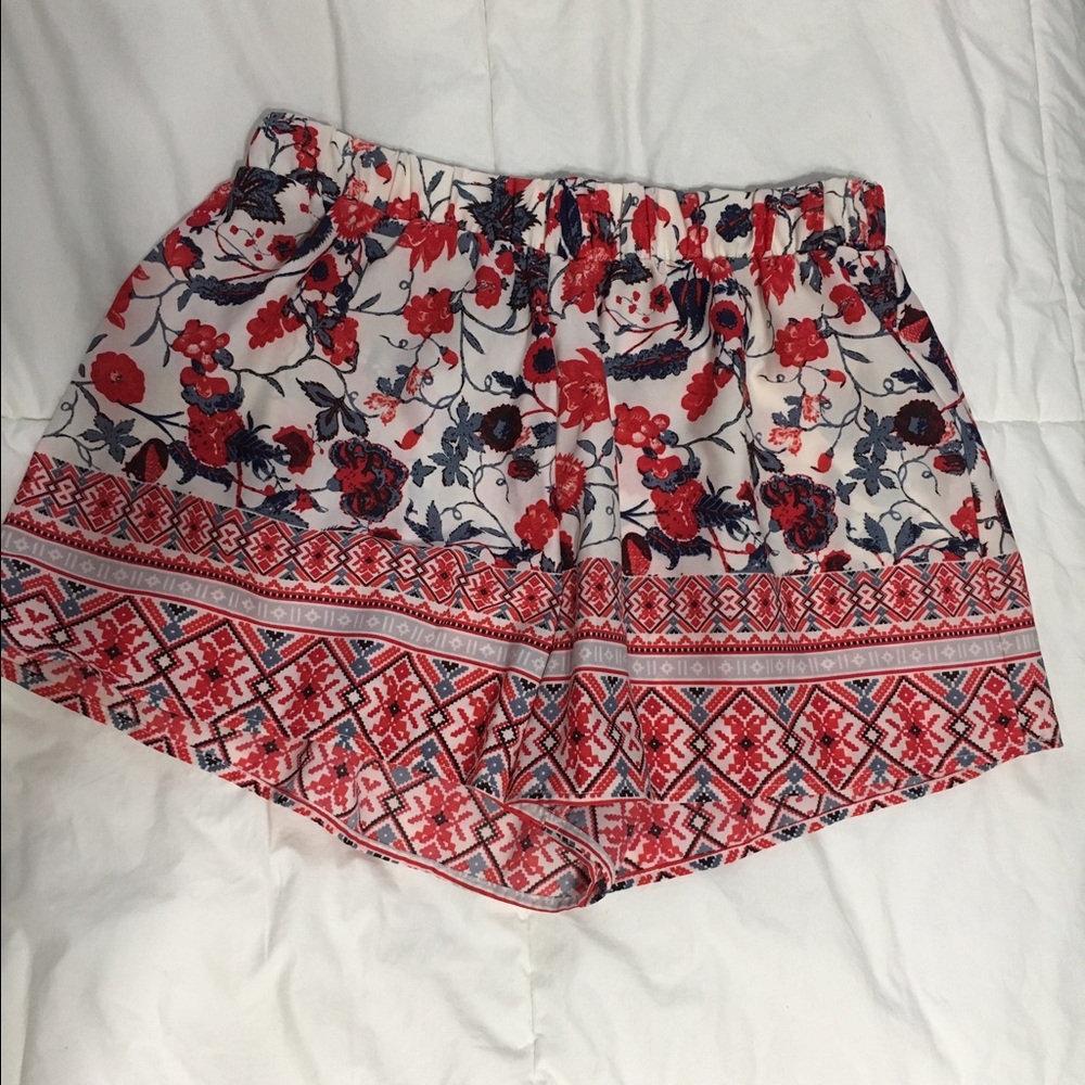 Red white and blue floral print loose shorts