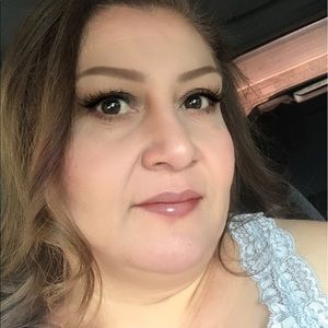 Meet your Posher, Esmeralda