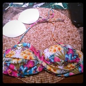 32C Victoria secret swim top *like new