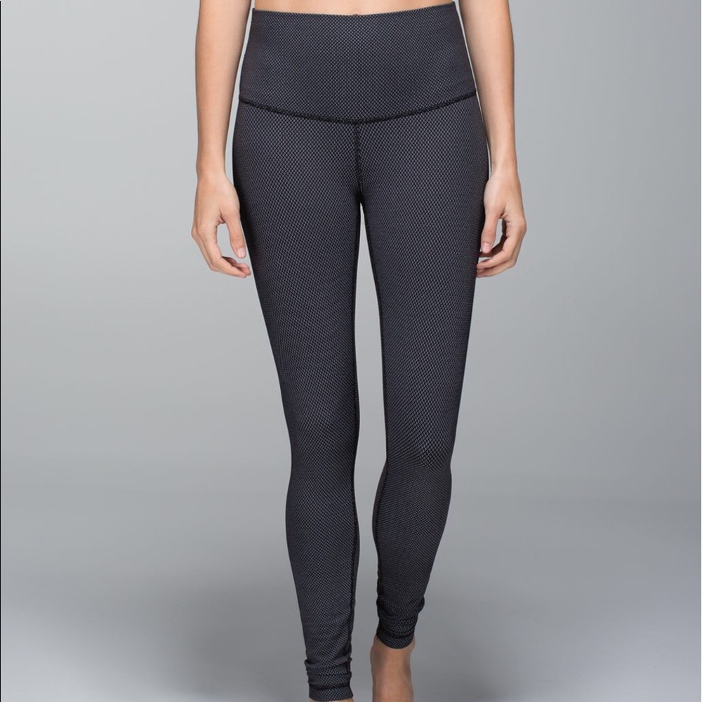 Lululemon 'diamond dot' navy high rise tights