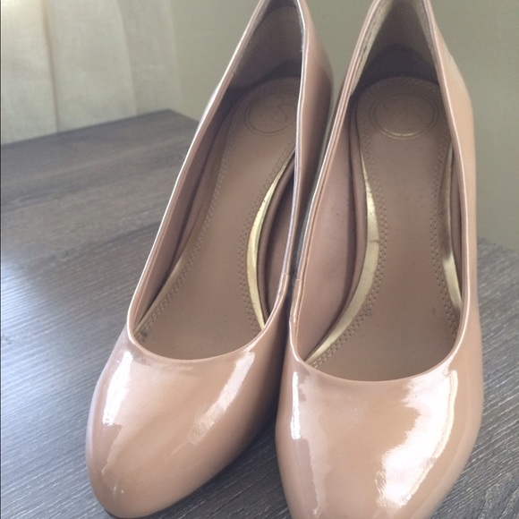 Jessica Simson nude pumps - Picture 2 of 3