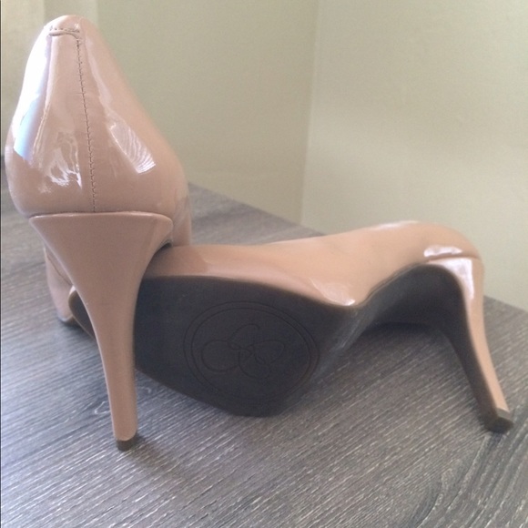 Jessica Simson nude pumps - Picture 3 of 3
