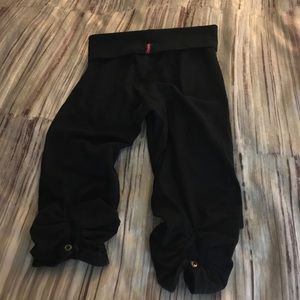 Hard tail ruched leggings with buttons in back