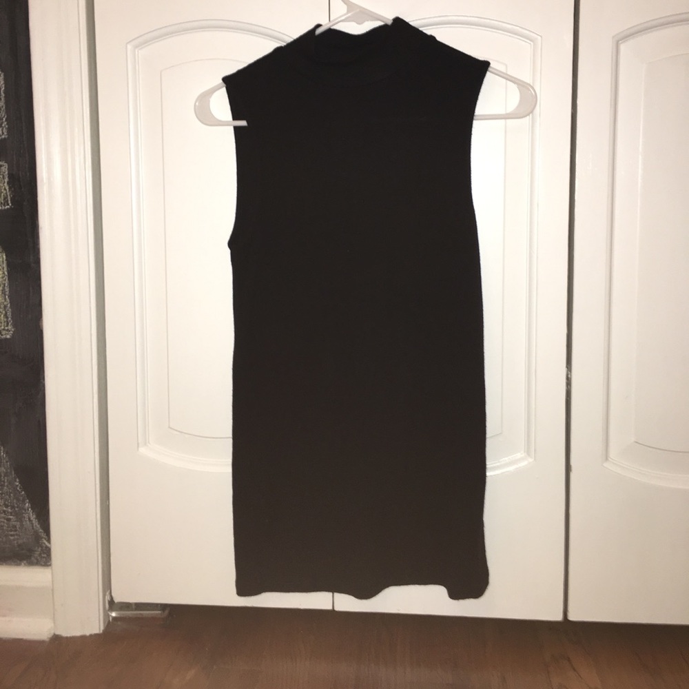 GAP Black Sleeveless Turtleneck