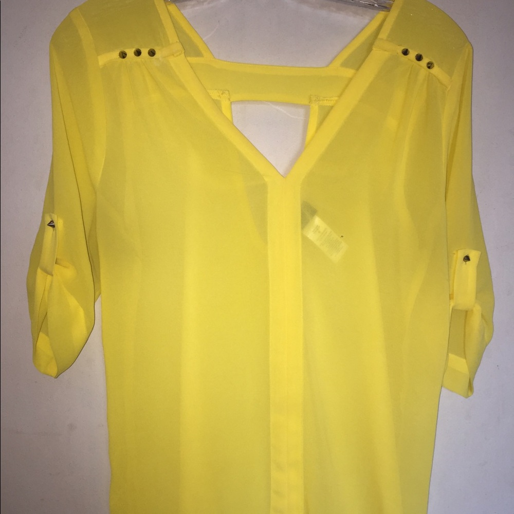 Buckle daytrip Women's blouse.  Size Small.