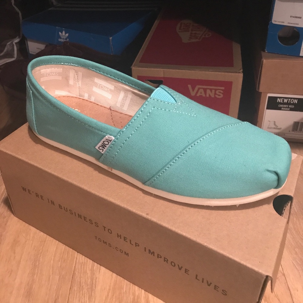 Tom's Turquoise Canvas