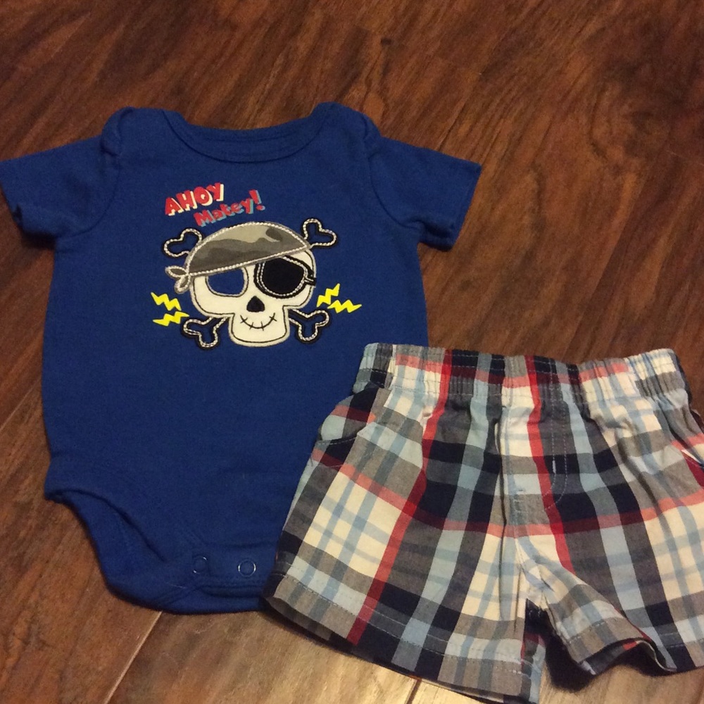 Newborn Onesie & Plaid Shorts Skull & Crossbones