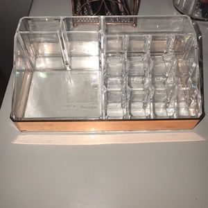 Makeup organizer in acrylic and copper