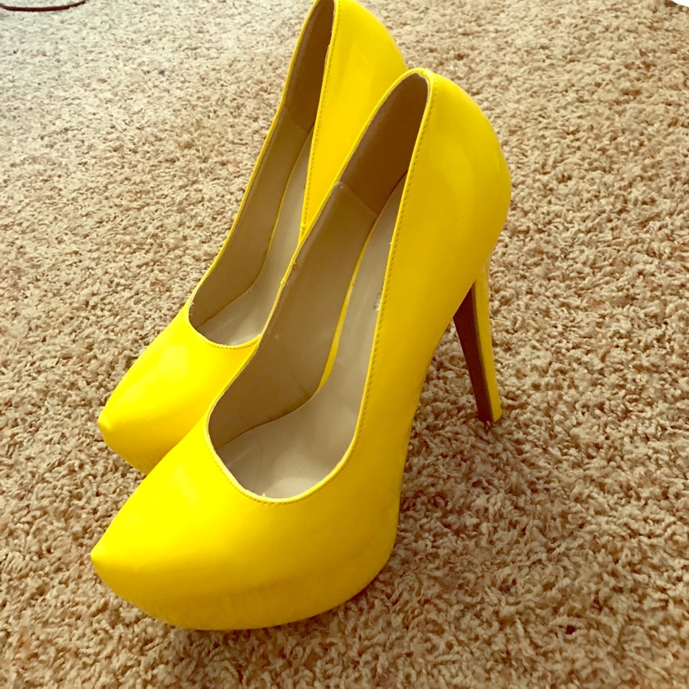 Yellow platform heels!