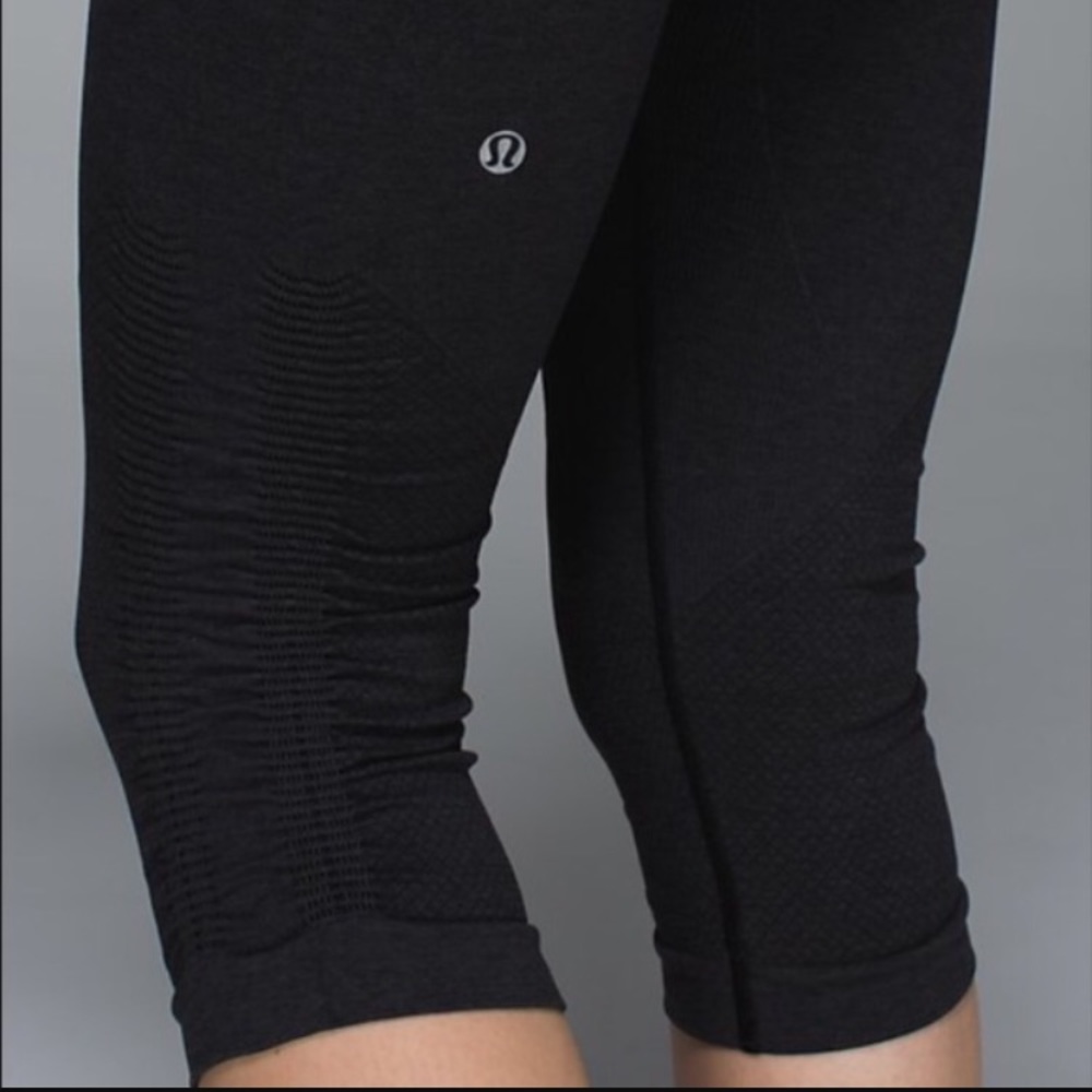 Lululemon 'in the flow' Crops dark gray size 6