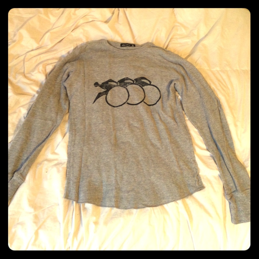 Grey t shirt