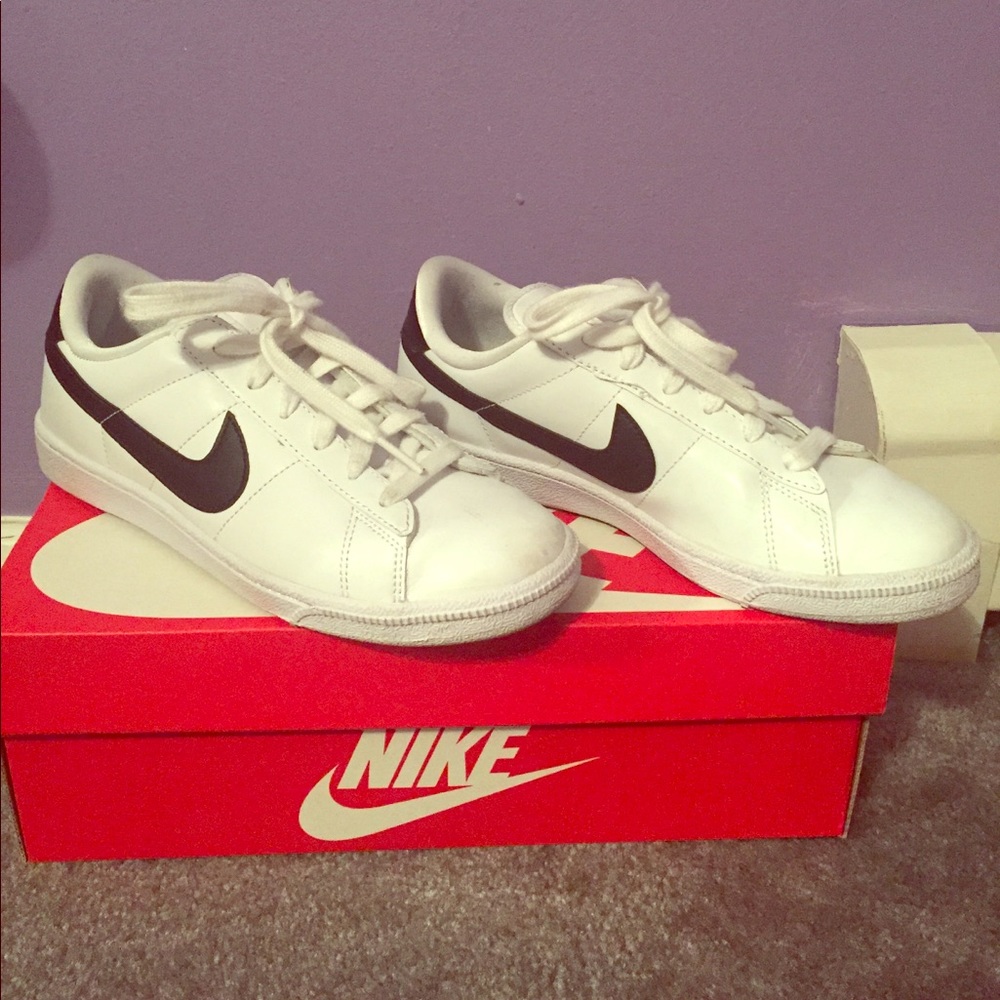 Nike tennis classics