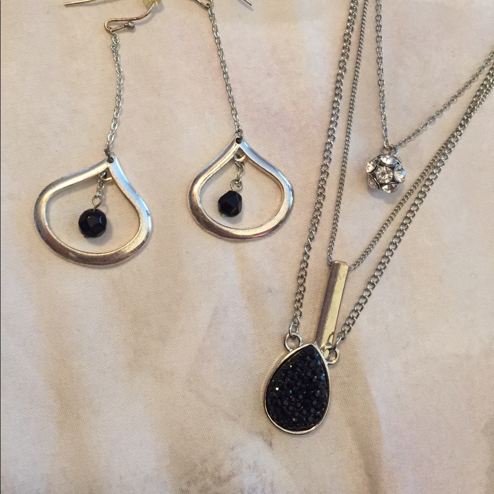 Earring and necklace set