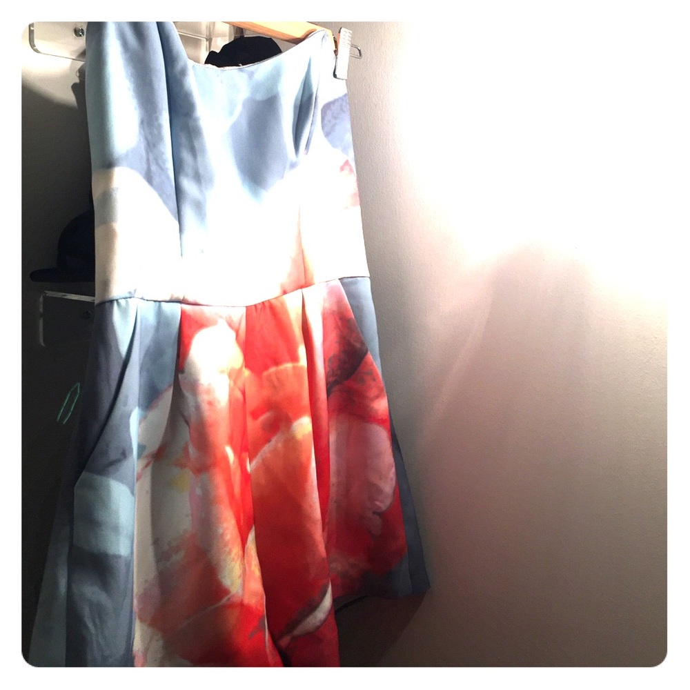 Floral trend Keepsake romper with pockets!